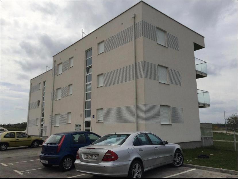 Apartmani Matko Nin Eksteriør billede